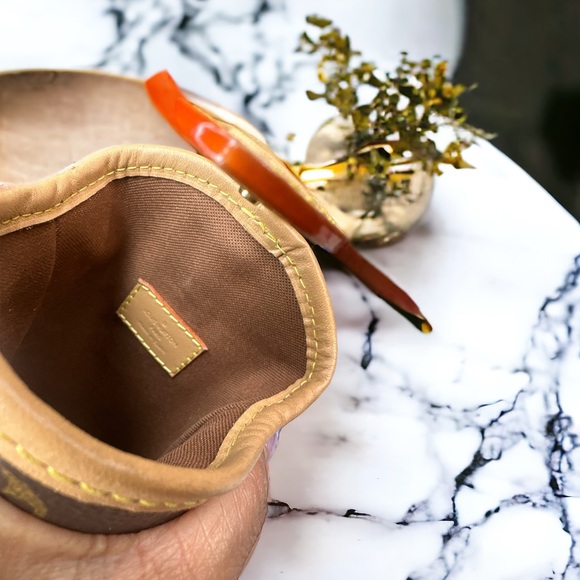 ❤️❤️SOLD❤️❤️Louis Vuitton fold me pouch crossbody - Picture 6 of 8